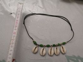 Halskette mit Kaurimuscheln
