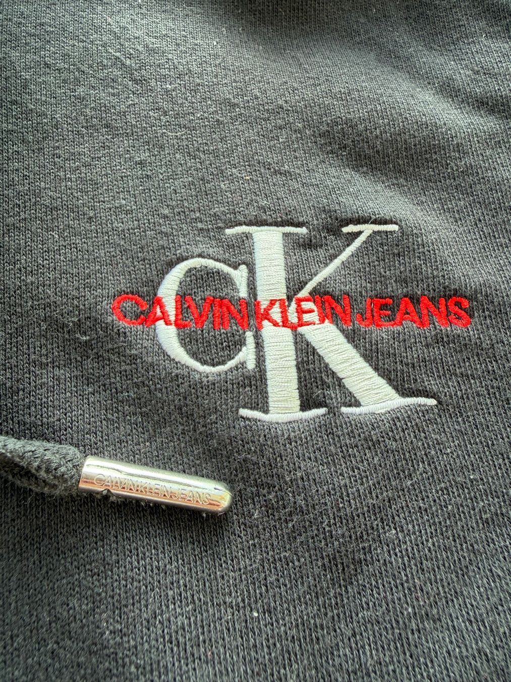 Calvin Klein Maglioni & Felpe: Kapuzenpullover Calvin Klein schwarz Grösse S – Usato da Menznau venduto da sasna 1