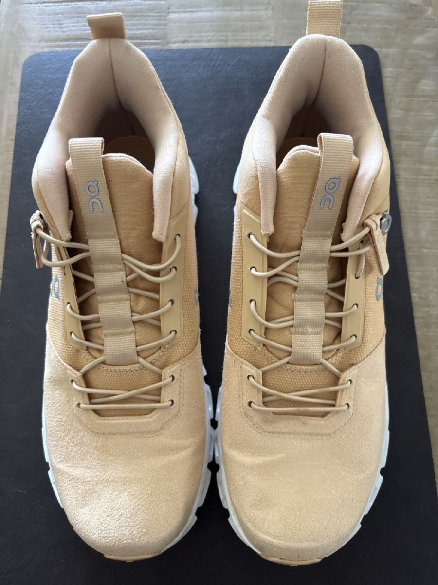 On Chaussures hommes: ON Cloud Schuhe Beige EUR 40.5 neu – D'occasion à Rüthi (Rheintal) par MissCasanova