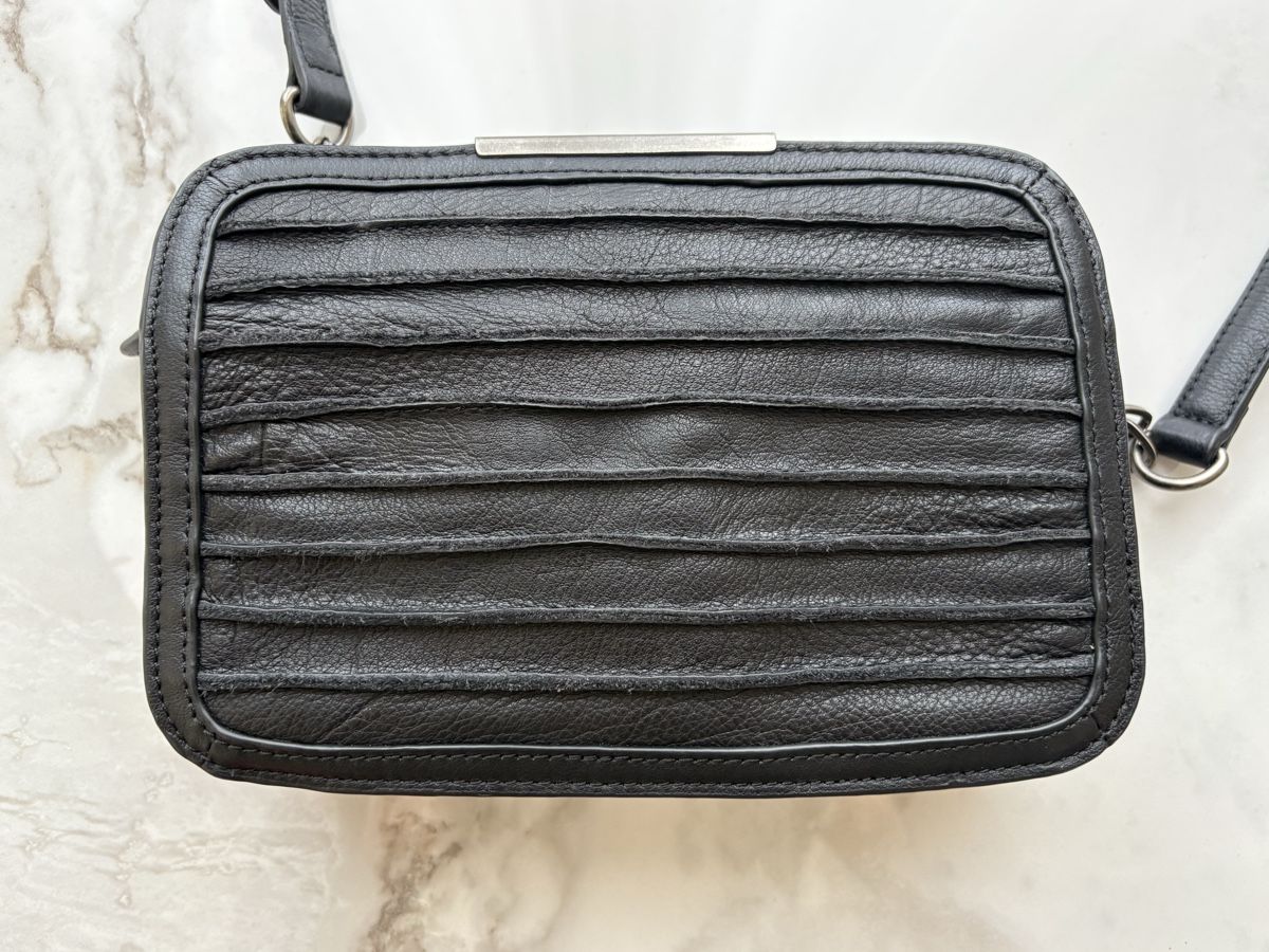 FredsBruder Borse da donna: Schicke Ledertasche FredsBruder  – Usato da Estavayer-le-Lac venduto da Mimmy02