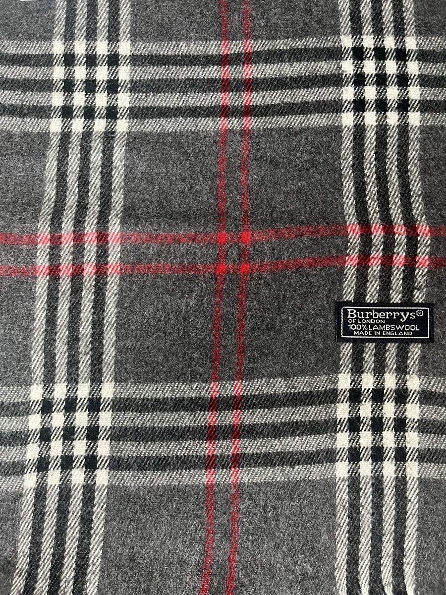Burberry Schals: Écharpe Burberry Laine Gris clair – Neu (gemäss Beschreibung) aus Les Avanchets von lunedeneige.shop 2