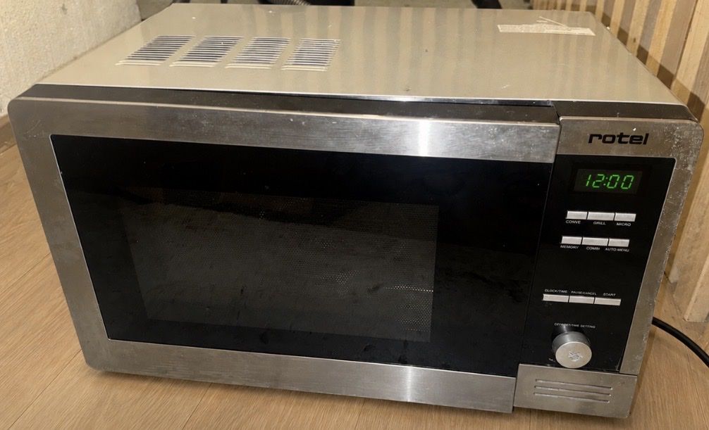 Rotel Appareils de cuisine: Kombi-Mikrowelle Rotel, mit Grill – D'occasion à Luzern par bor_8j2g