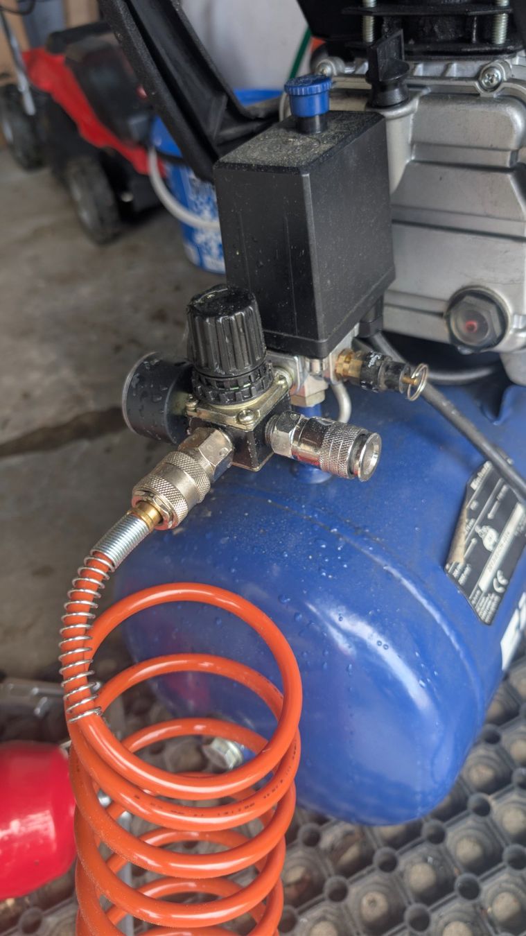 Einhell Compressori: Kompressor Einhell 24 Liter mit Zubehör – Usato da Hägglingen venduto da Em4ecaps 1