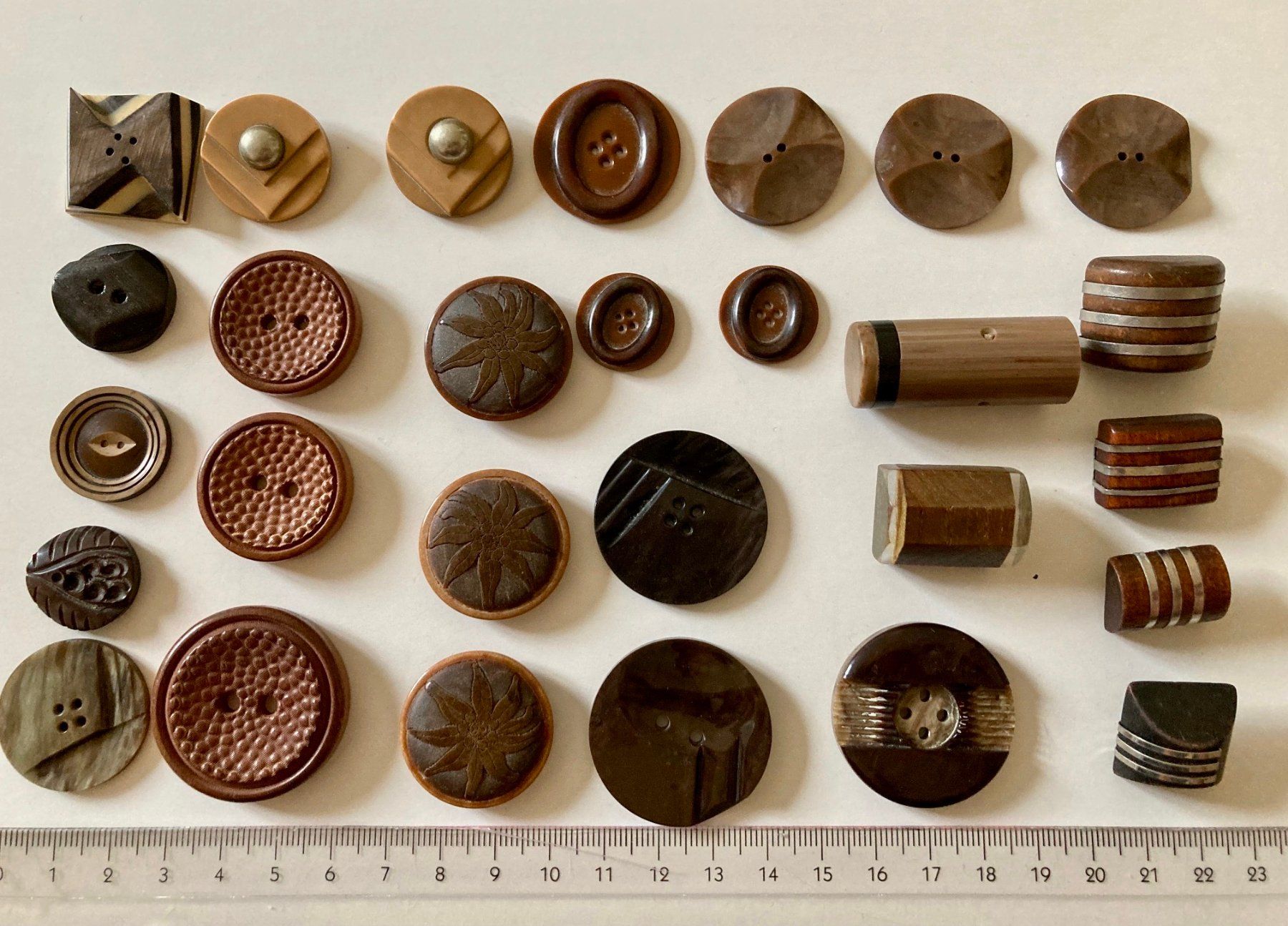Knöpfe: Knöpfe Vintage, BRAUN,  28 Stk. – Gebraucht aus Zürich von cornetto55 1