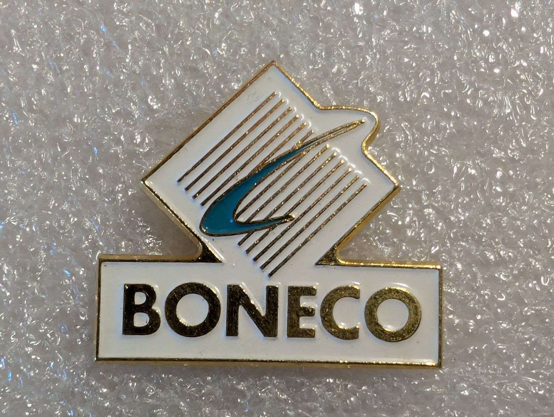 Plaketten & Abzeichen: Ansteckpin 276: Boneco – Gebraucht aus Oppligen von Pin-Fall-Shop
