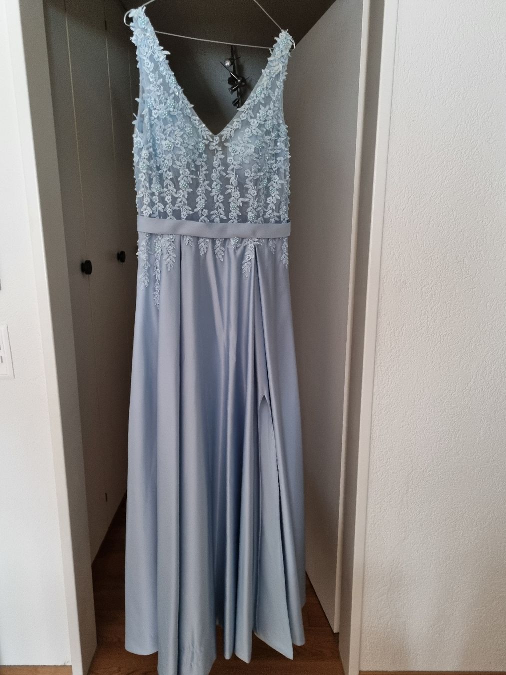 Vestiti: Elegantes Abendkleid, hellblau, Spitze, Festkleider – Usato da Gattikon venduto da JSB18