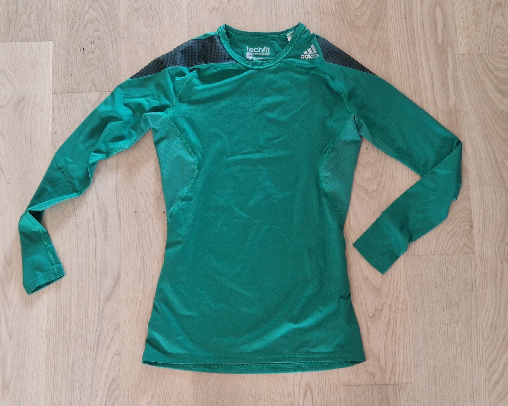 Adidas T-Shirts: Adidas TECHFIT Longsleeve Compressipn – Neu (gemäss Beschreibung) aus Gasel von Waverider
