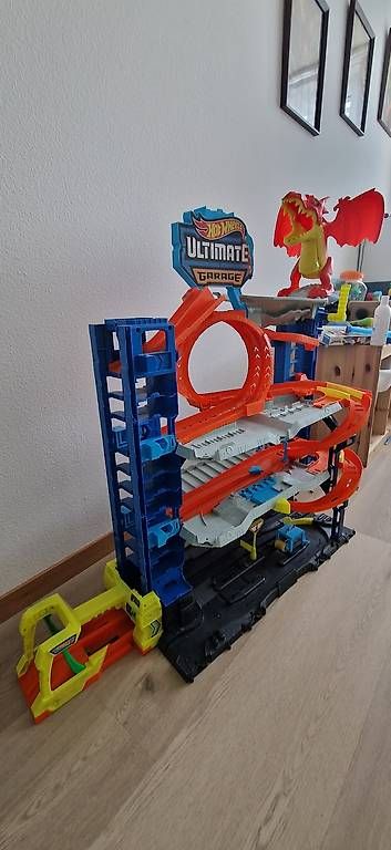 Spielzeuge: Hot Wheels City Ultimate Garage – Gebraucht aus Zürich von Garfield102 1