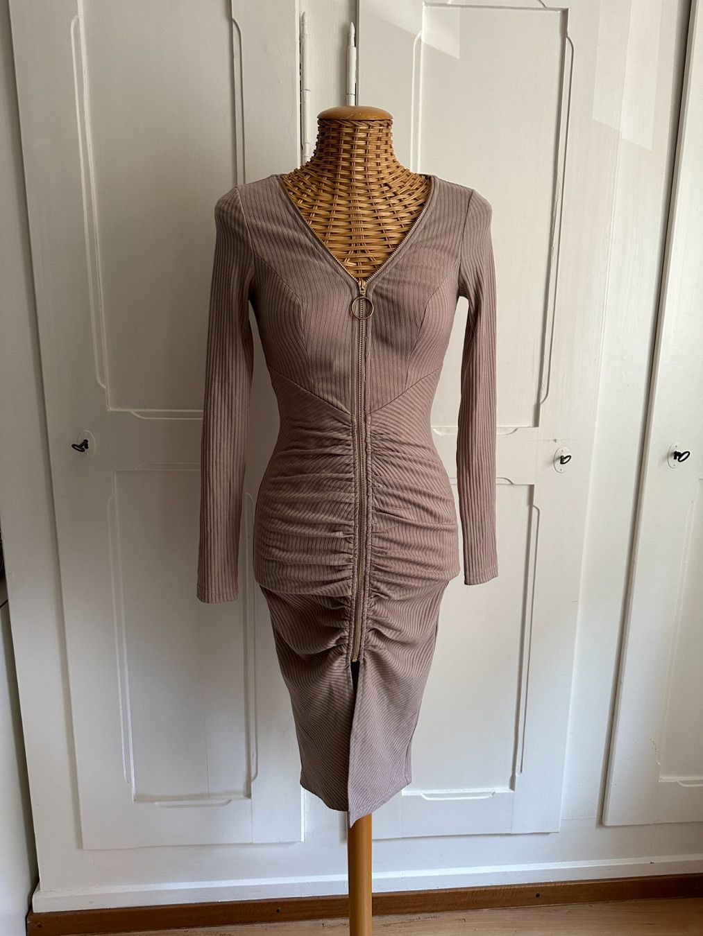 Vestiti: Schlauchkleid beige gerippt XS – Usato da Zürich venduto da Diazaio