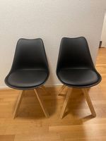 2x JYSK Essstühle schwarz mit Holzbeinen