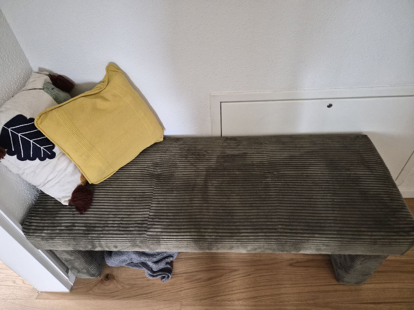 Panchine: Comfy Olive Green Bench - New! – Nuovo (secondo la descrizione) da Maur venduto da Sofi___
