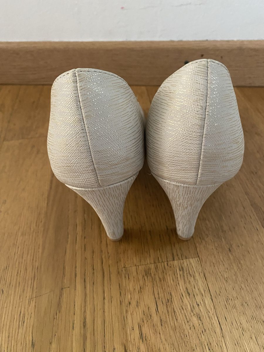 Scarpe da donna: Escarpins élégants beiges tailles 39 – Nuovo (secondo la descrizione) da Chamoson venduto da Pince26 5