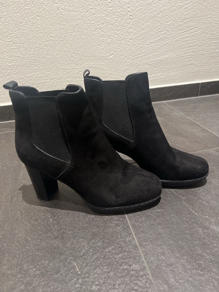 Scarpe da donna: Schwarze Stiefeletten, Gr. 37 – Usato da Schübelbach venduto da 18sunshine 3