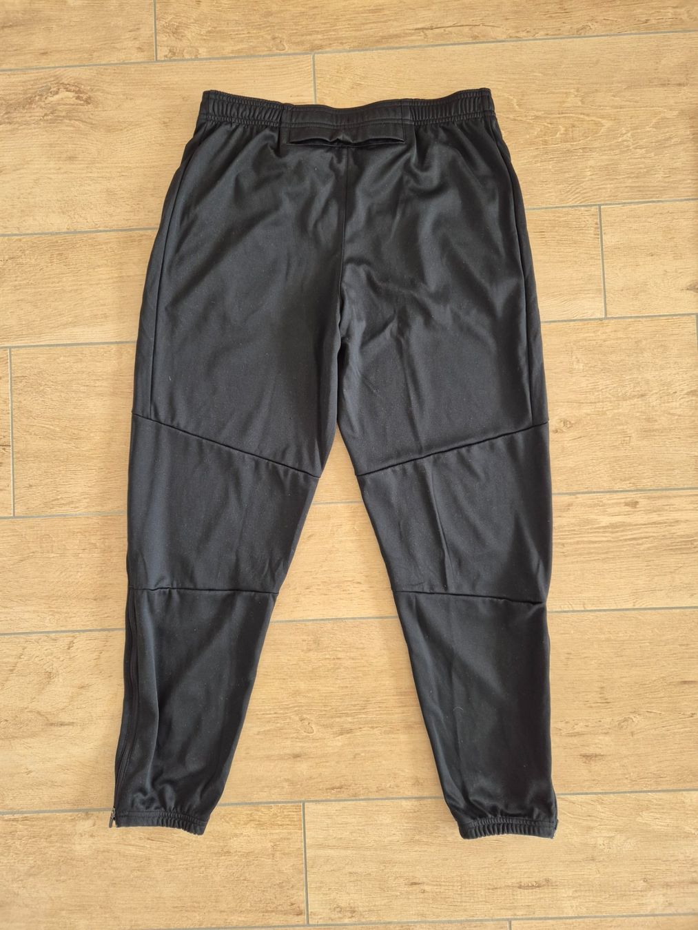 Nike Pantaloni: Nike Trainerhose, Jogginghose, neuwertig, Gr. M – Usato da Vaduz venduto da Whitecat007 5