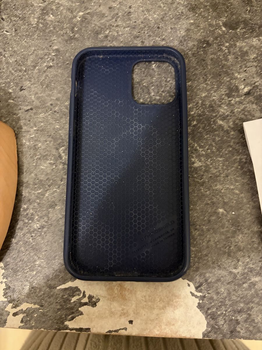 Covers & Schutzfolien: Coque iPhone 13 bleue bon état – Gebraucht aus Neuchâtel von ote_f8cc 1