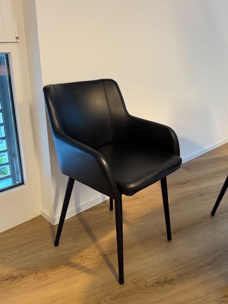 Stühle: Lots de 4 chaises, similicuir – Neu (gemäss Beschreibung) aus Salgesch von Tuf7