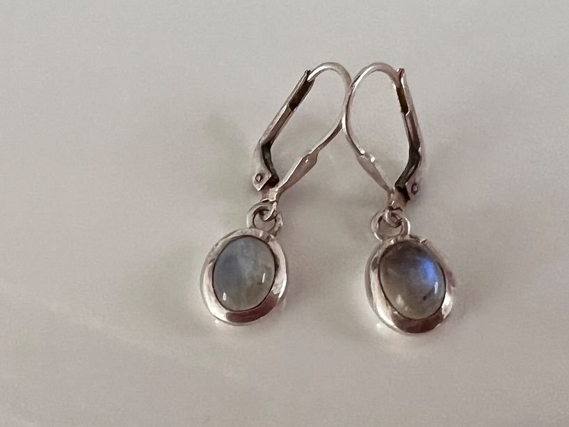 Boucles d'oreille: Silberohrringe mit Mondstein – D'occasion à Steinen par pat_kby5