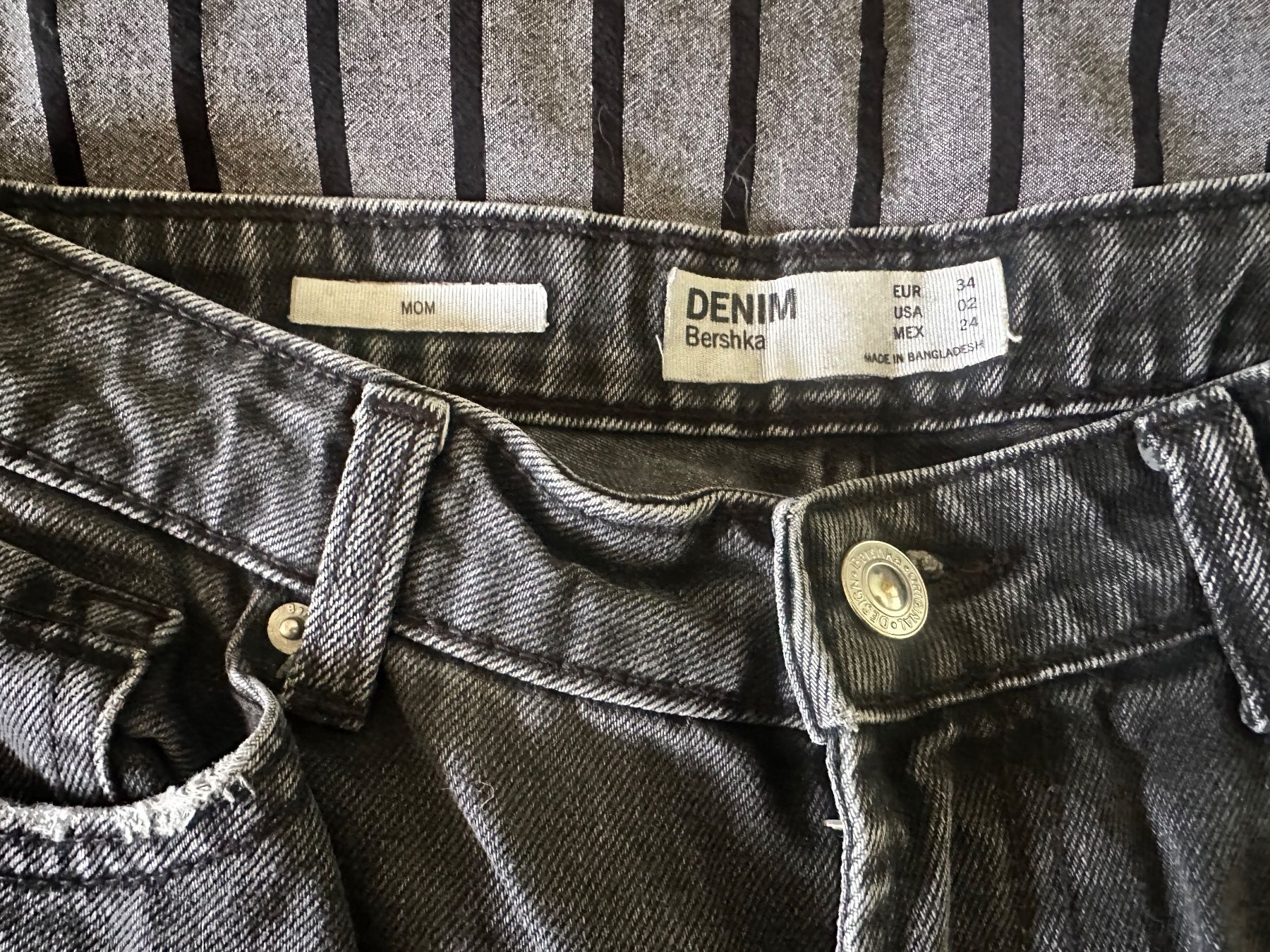 Bershka Jeans: Bershka Mom Jeans, Grösse 34 – Usato da Haldenstein venduto da enie123 2