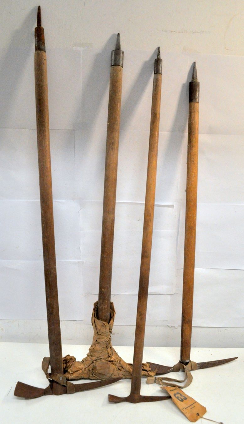 Matériel de grimpe: Lot de 4 anciens piolets – D'occasion à Neuchâtel par Neuchatel