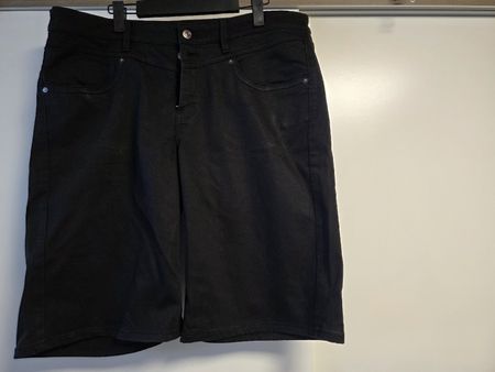 S.Oliver Damen Shorts Schwarz Grösse 42 guter Zustan