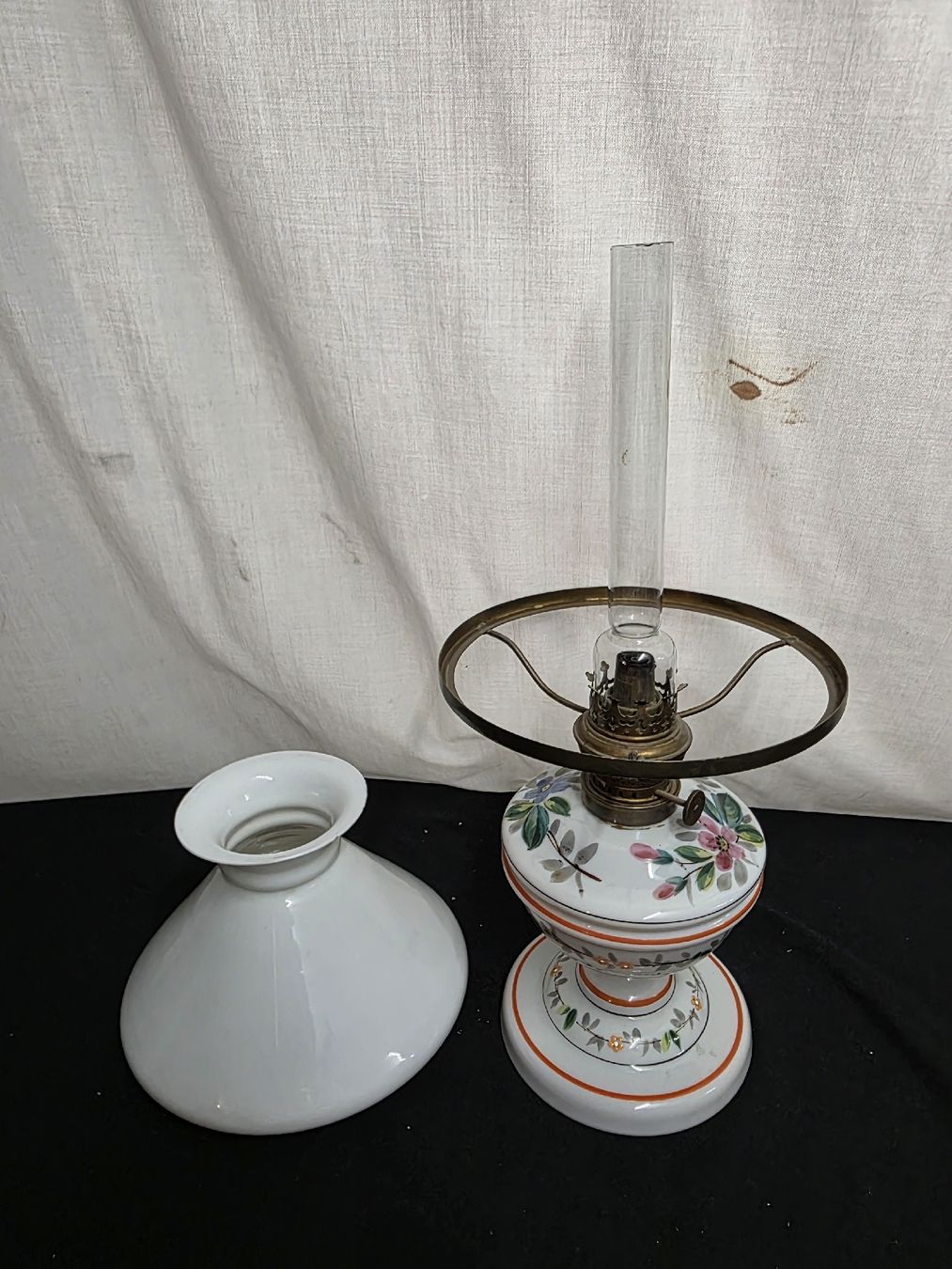 Lampade: Antike Petroleumlampe mit Blumendekor, Winterdeko – Usato da Wolfertswil venduto da Antiko 1
