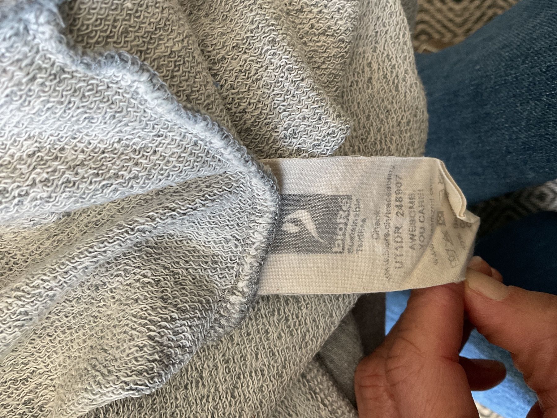 Maglioni & Felpe: Grauer Kapuzenpullover  Grösse S we are ZRCL – Usato da Basel venduto da cme03 4