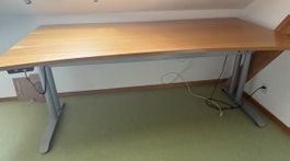 Schreibtisch, elektrisch höhenverstellbar, Swiss made