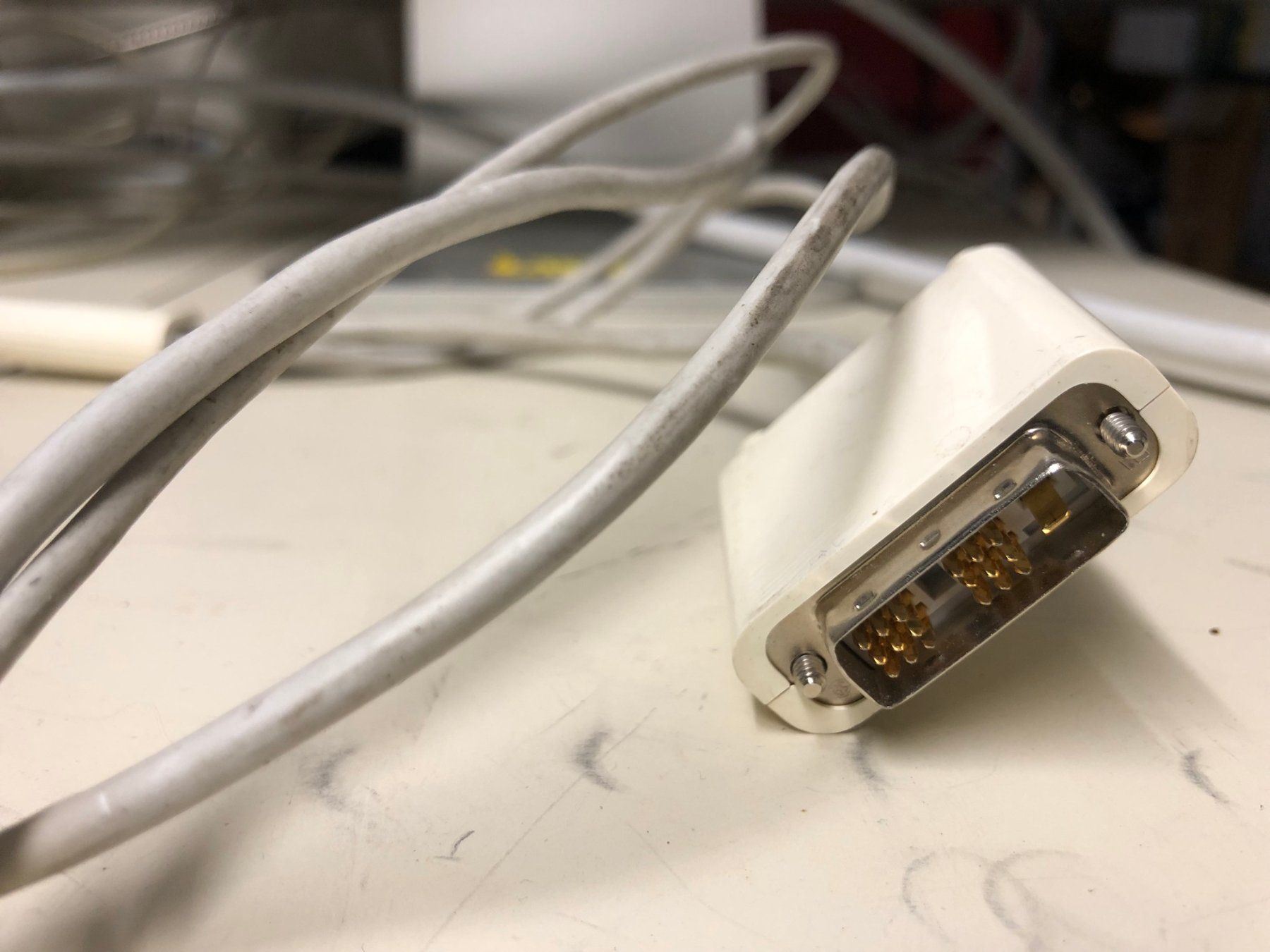 Apple Monitor: Apple Mac Cinema Display A1081 (Bildschirm) – Difettoso da Hinterkappelen venduto da atomschnee 7
