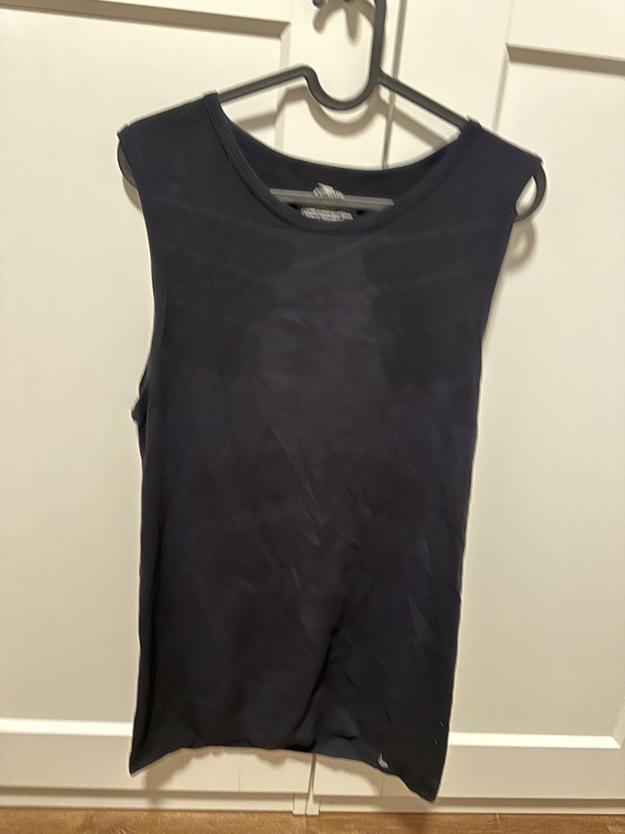 T-shirt: Schwarzes Tanktop Crane – Usato da Port venduto da Jenny_baertschi