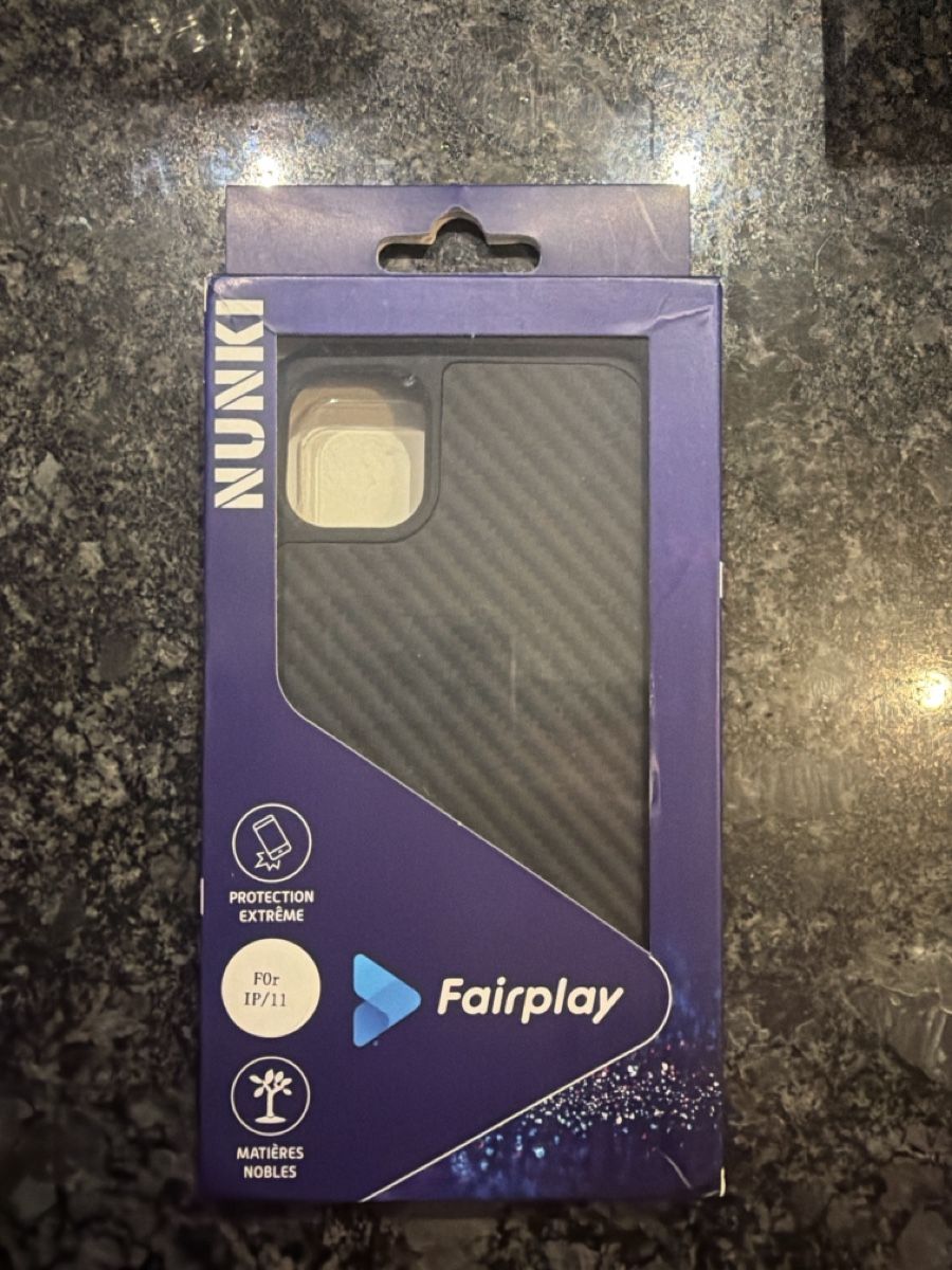 Apple Covers & Schutzfolien: Coque silicone iPhone 11 noir neuf  – Neu (gemäss Beschreibung) aus Yverdon-les-Bains von ame_7f2x