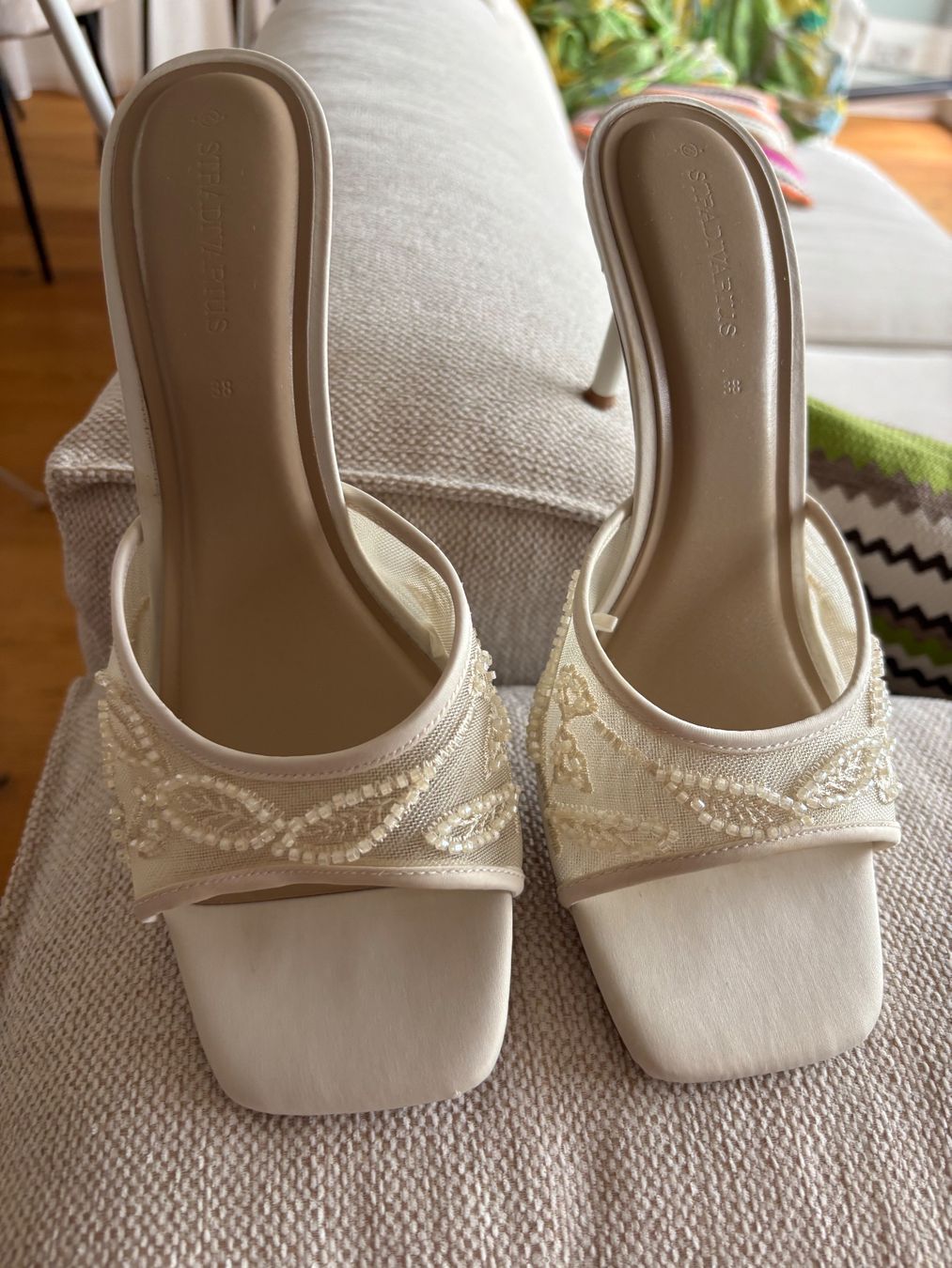 Stradivarius Chaussures femmes: Stradivarius Mules Gr. 38 – D'occasion à Herrliberg par tylerdurden