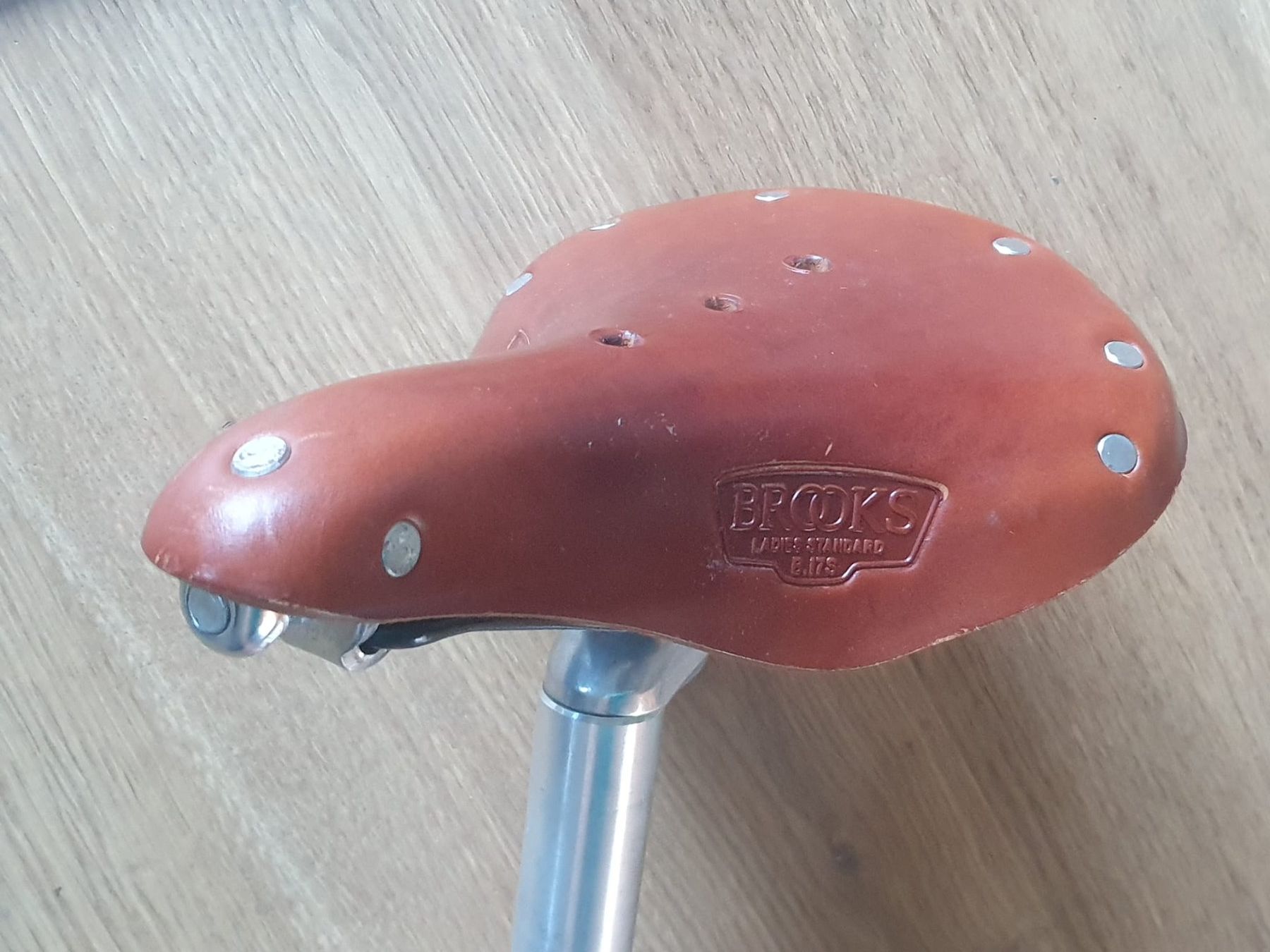 Brooks Pezzi di ricambio: Damenfahrradsattel Brooks Leder – Usato da Zug venduto da IvoMo