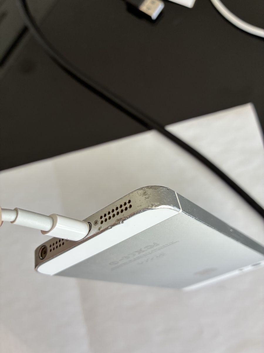 Apple Telefoni cellulari / Smartphones: iPhone 5s silber/weiss – Usato da Sarnen venduto da m-basic 4