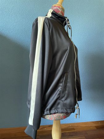 Leichte Jacke, Grösse 44