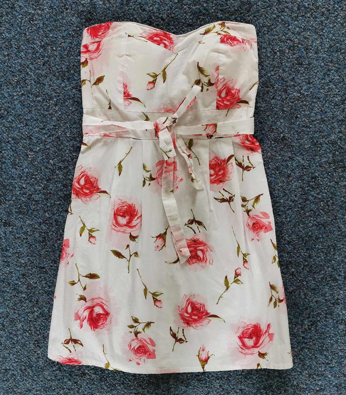 Vestiti: Blumenkleid schulterfrei Gr. S – Usato da Obergerlafingen venduto da Sigus