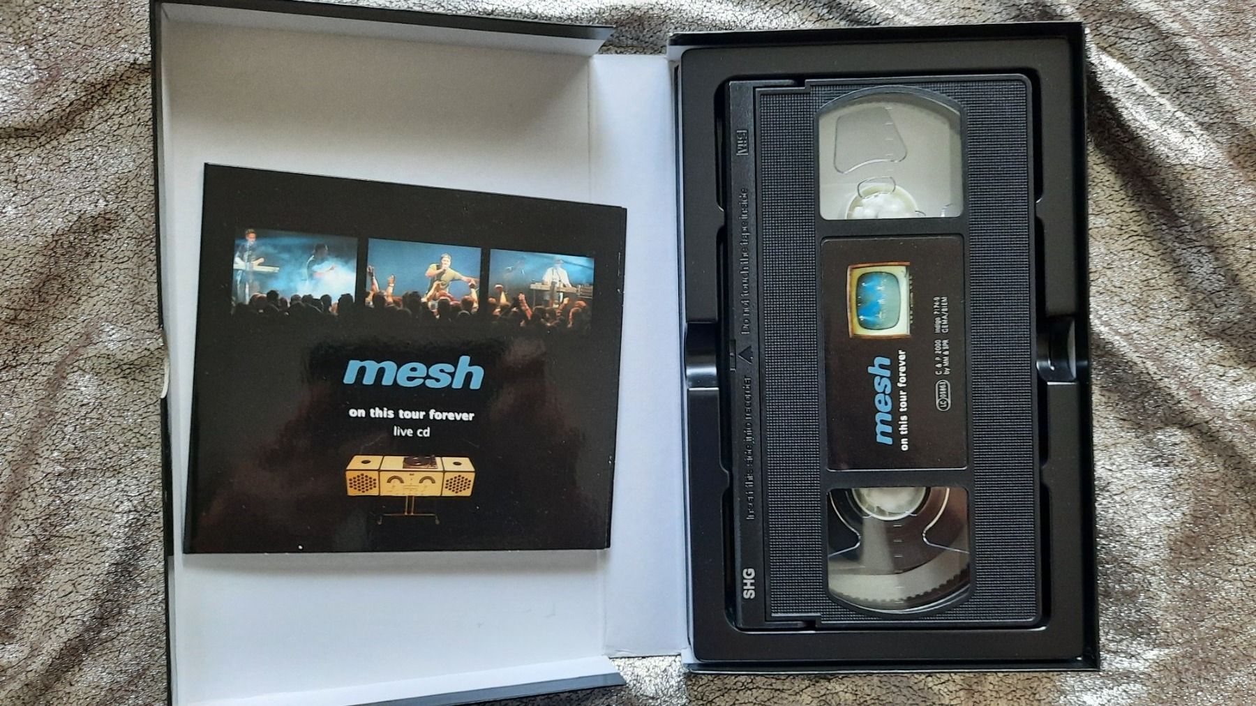 Tutti i VHS: VHS + CD Live MESH – Usato da Lausanne venduto da BrigitteAnne 2