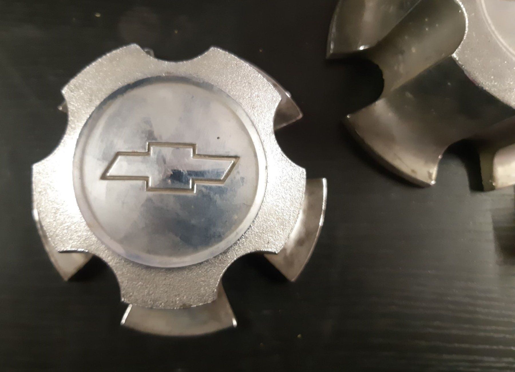 Chevrolet Tutti pezzi di ricambio auto: 3 Nabendeckel Chevrolet – Usato da Niedergösgen venduto da usc_9sk7 1