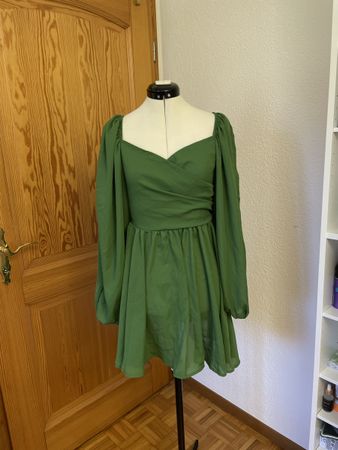 Grünes Minikleid mit Schnürung, Grösse S
