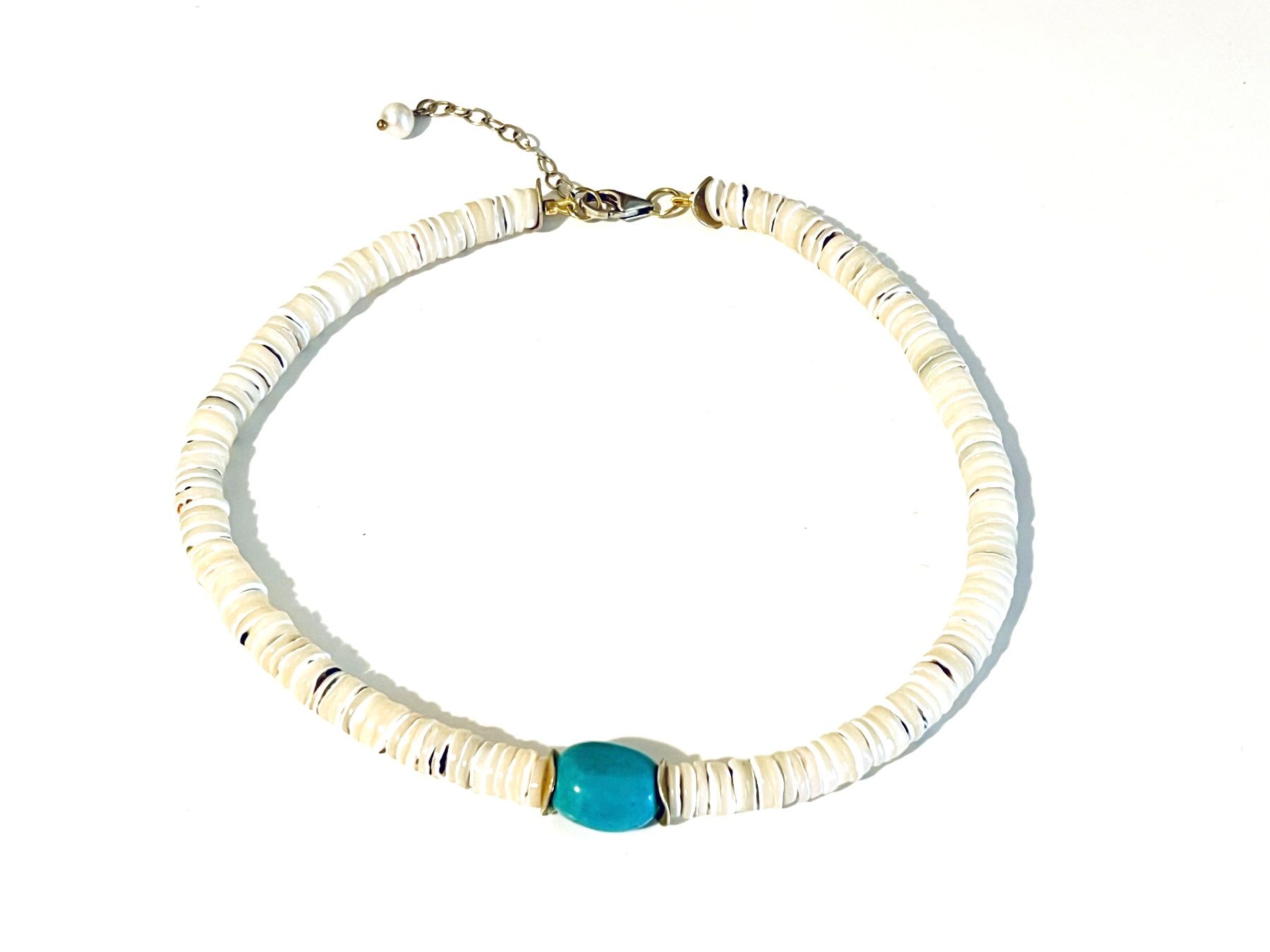 Colliers: Turquoise & Pukka Shell Necklace - Gold Plated Silver – Neuf avec emballage d'origine à Rüschlikon par ThereseJewelryDesign 2