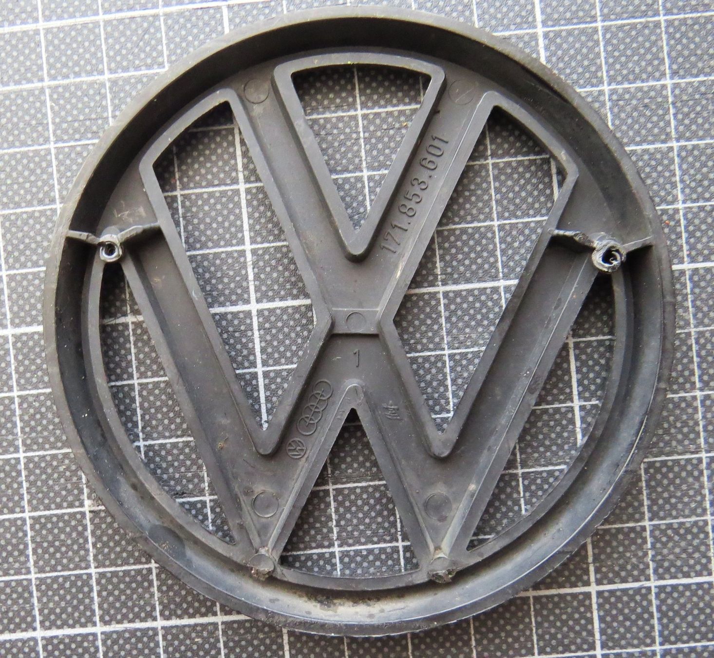 VW Tutti pezzi di ricambio auto: VW Emblem – Usato da Ettingen venduto da campione_1 1