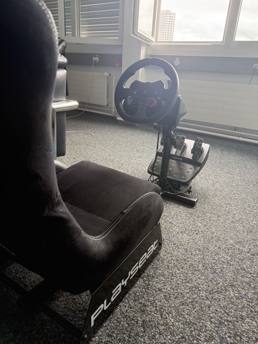Controller: Playseat Evolution Alcantara + Logitech G29 Lenkrad mit Peda – Gebraucht aus Bern von Kikiel
