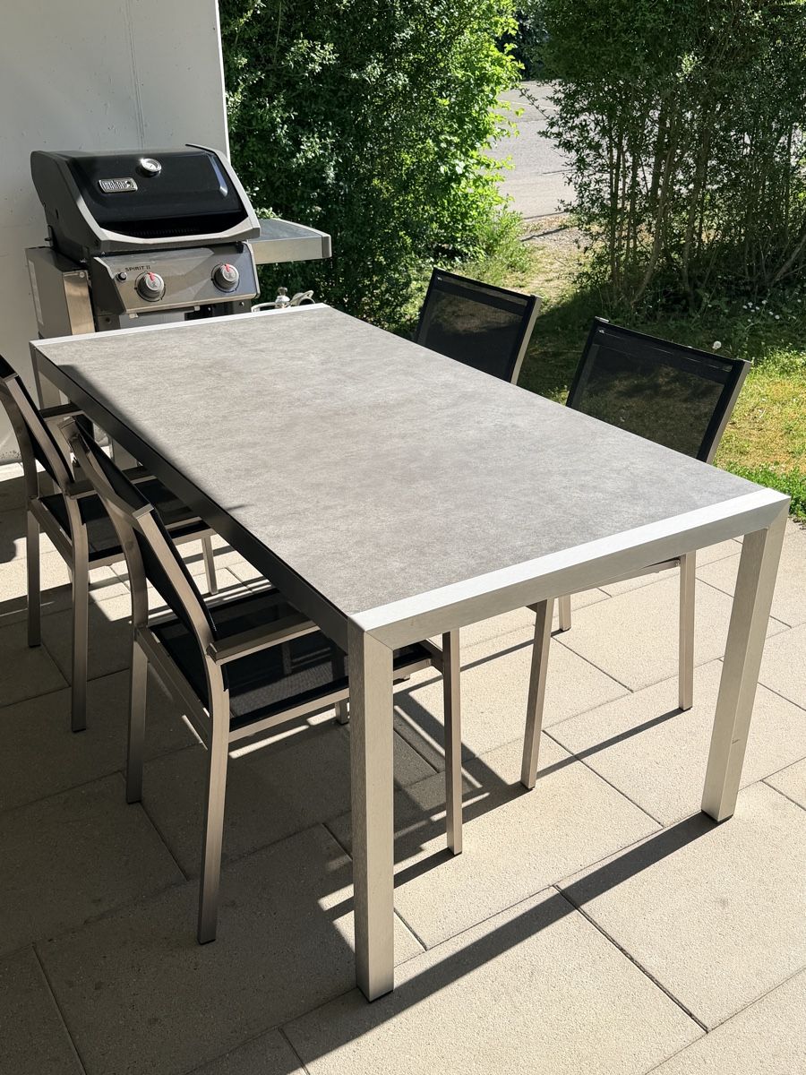 Set di tavolo e panche: Gartentisch mit 4 Stühlen – Usato da Dottikon venduto da luc_zd8x