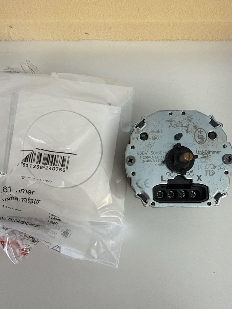Feller Schalter: feller uni dimmer rlc led – Gebraucht aus Holziken von Syk1