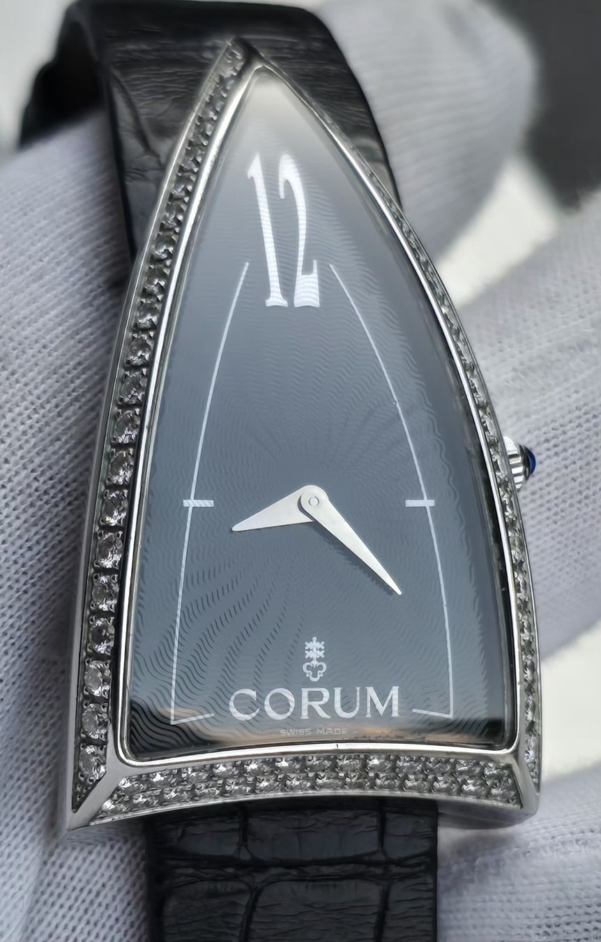Corum Orologi: Montre Corum rocket 69 diamants ! – Usato da Grand-Lancy venduto da Montre-Swiss