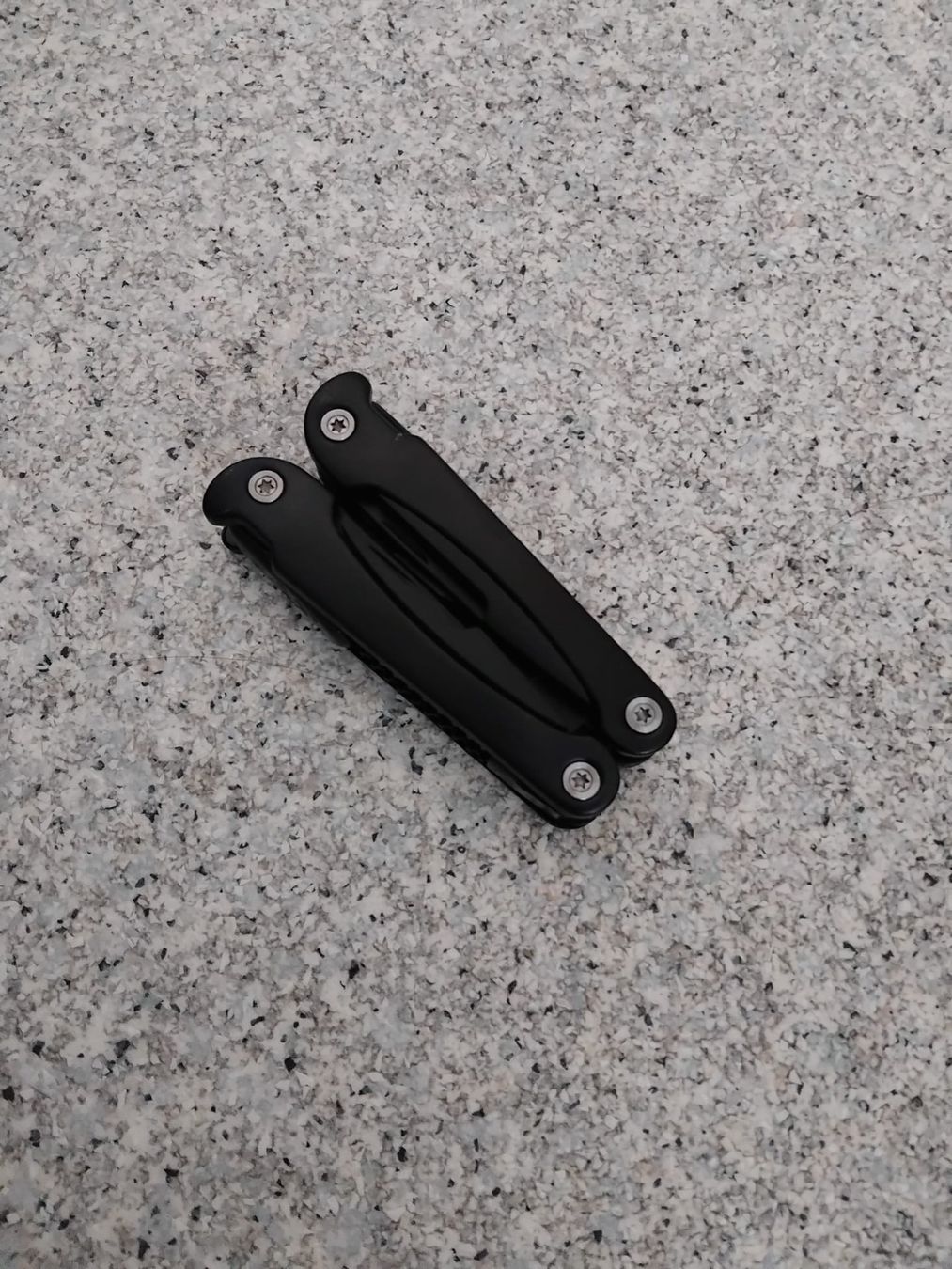 Alle Werkzeuge: Multitool schwarz neuwertig – Neu und originalverpackt aus Ruswil von Swissflip 2