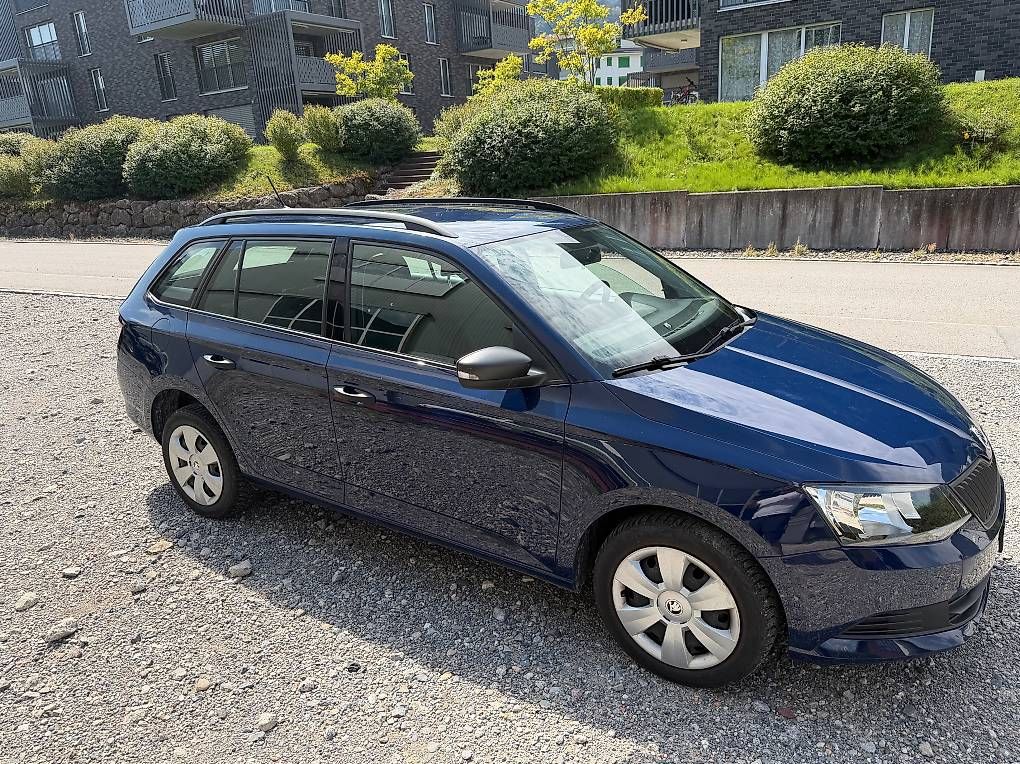 Autos: Skoda Fabia 1.0 MPI Active – D'occasion à Goldau par Noobonwork 2
