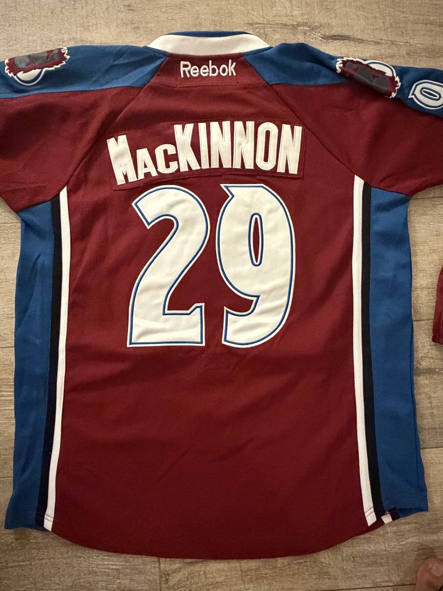 Leibchen & Hosen: NHL Colorado Avalanches - Nathan MacKinnon – Gebraucht aus Winkel von Derschweizerseller 2