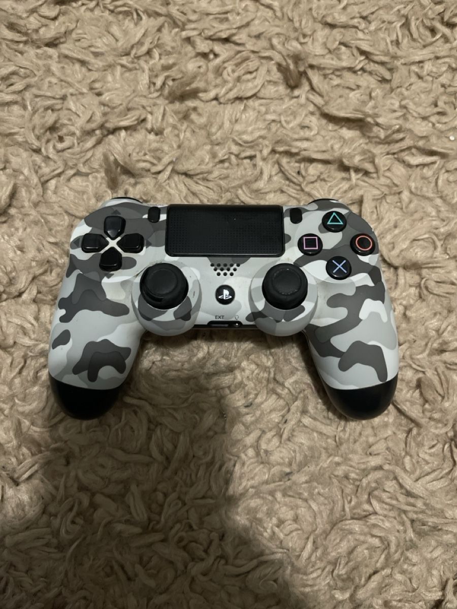Sony Controller: PlayStation 4 Controller, Camouflage – Usato da Unterkulm venduto da AnoliOccasion