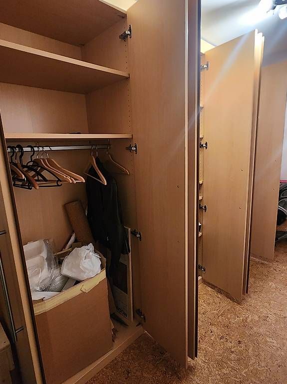 Armadi: Kleiderschrank – Usato da Hombrechtikon venduto da Miele1988 2