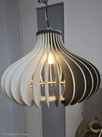 Pendelleuchte Holz Lamellen Design schwarz weiss neuwertig